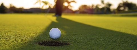 Oefenen met putten is cruciaal voor je golfspel. - golf-spullen.nl